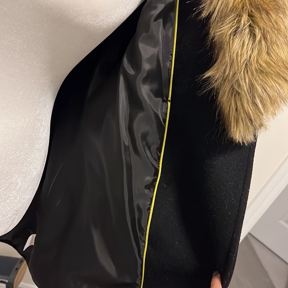 Nicole Miller Jacket with removal fur collar - Picture 4 of 7